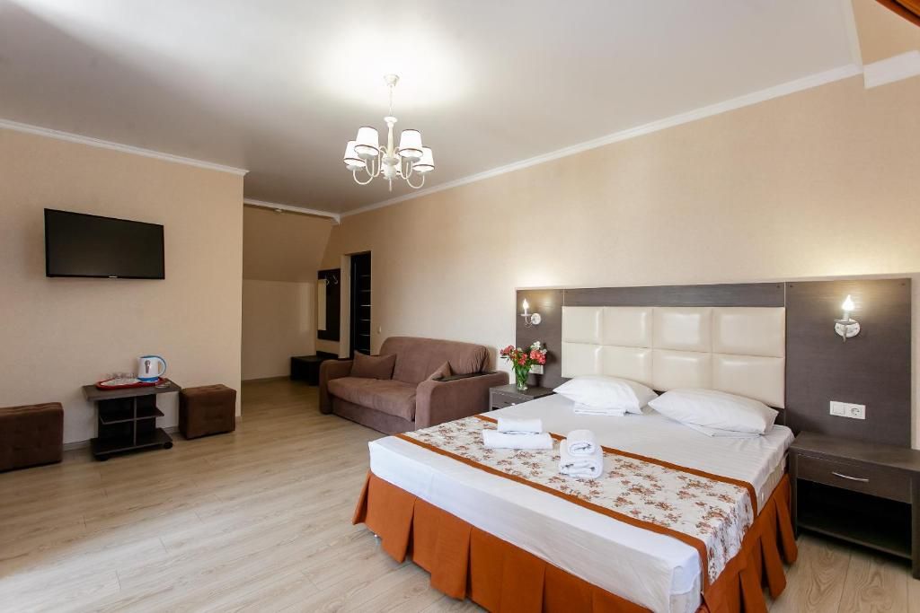 Cветлана — Четырёхместный номер люкс с видом на город