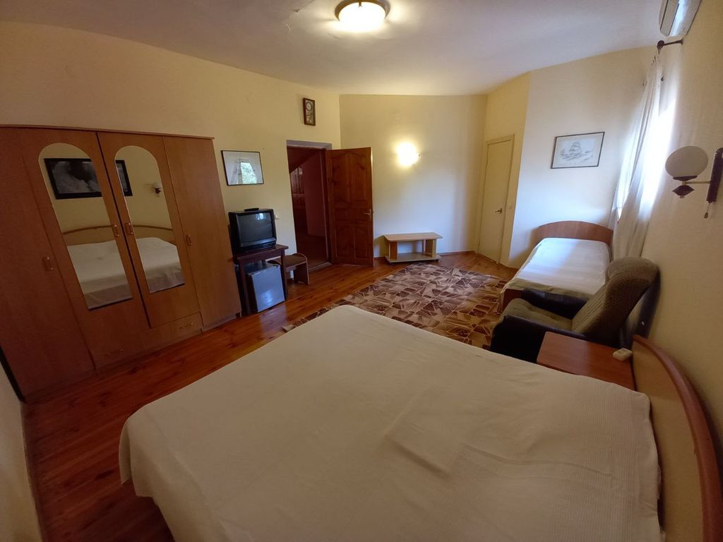 Адмиральский — Трёхместный номер улучшенный