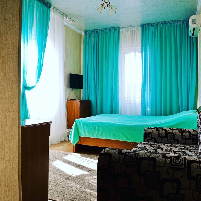 Галина — Трёхместный номер стандарт с видом на море