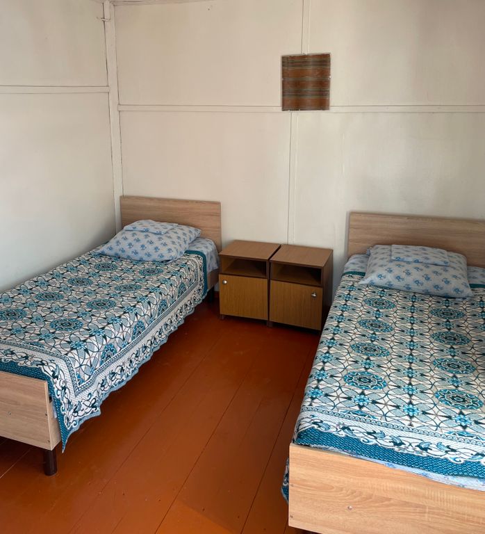 Калина красная — Двухместный номер с 2 отдельными кроватями домик с общими условиями