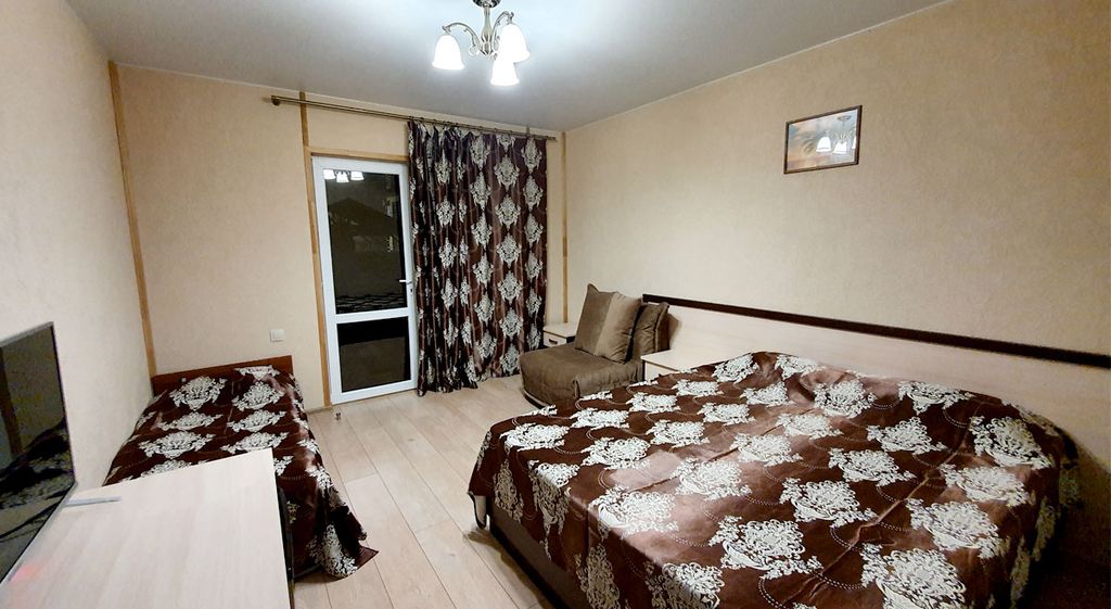 Терраса — Четырёхместный номер классический с балконом