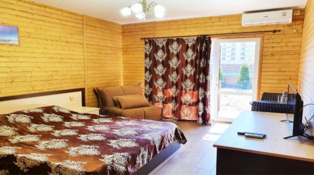 Терраса — Трёхместный номер с террасой