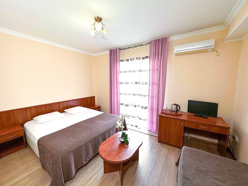 Аквамарин-Парк — Трёхместный номер Комфорт с балконом