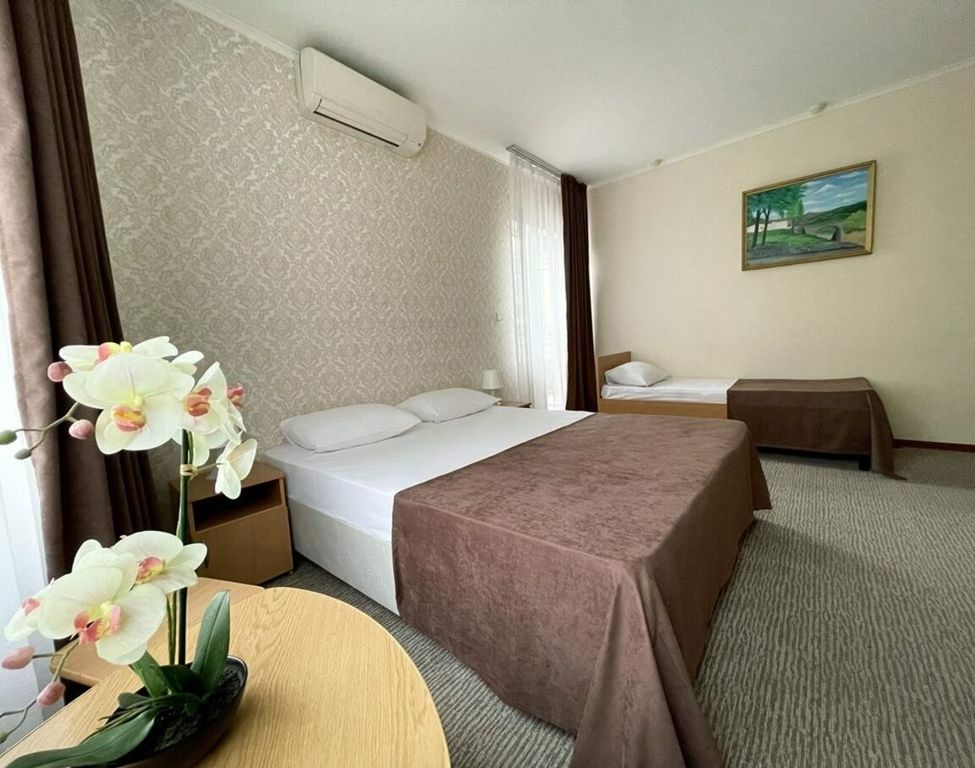 Вилла Валентина — Трёхместный номер Комфорт с балконом