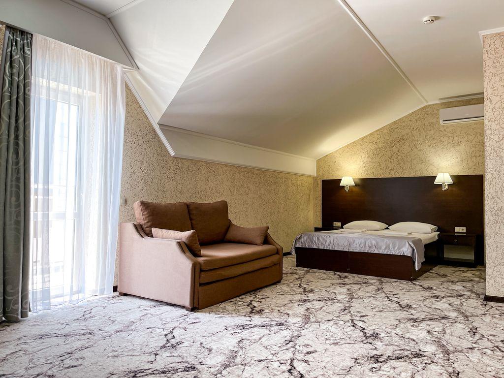 Avdallini Golden Bay — Семейный номер семейный номер (мансарда)