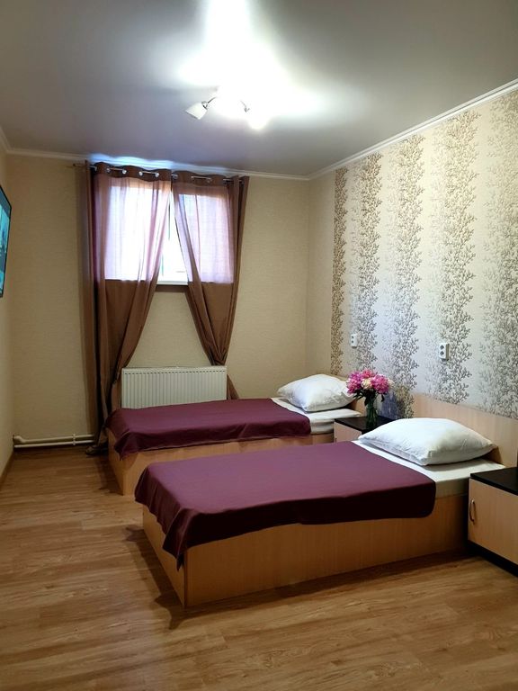 Огонёк — Двухместный номер с 2 отдельными кроватями дизайнерская Студия №2 Экрю Шарм