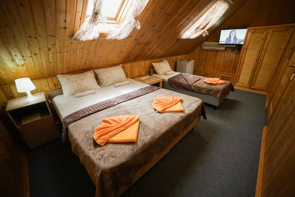 Морской прибой — Трёхместный номер стандарт мансарда без балкона