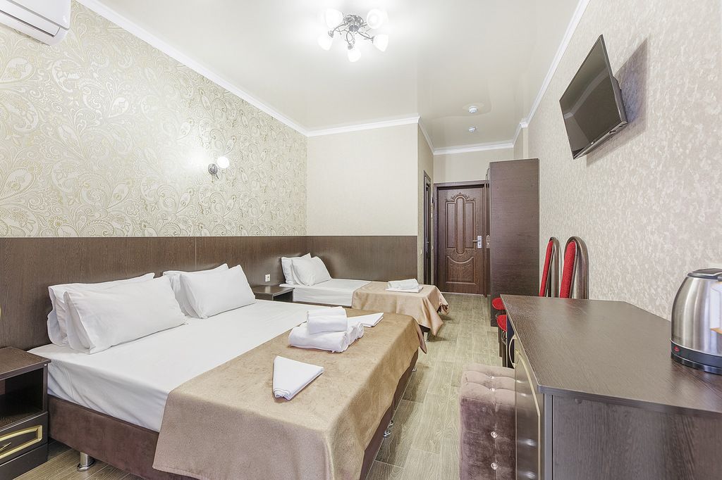 Фараон — Трёхместный номер делюкс на 1-ой линии