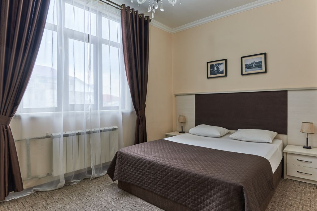 Фэмили парк — Четырёхместный номер люкс двухкомнатный с балконом