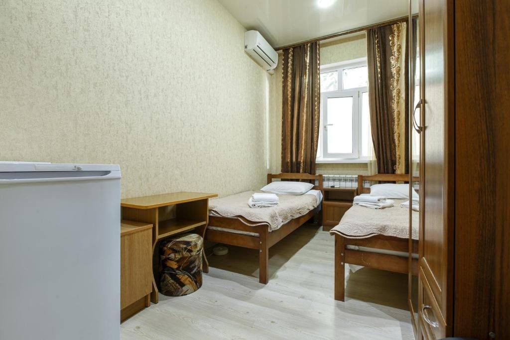 Кристи — Двухместный номер с 2 отдельными кроватями эконом (с общим сан.узлом)