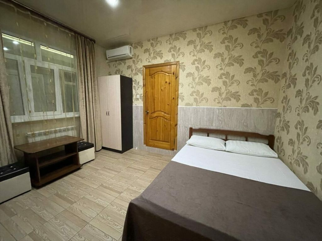 Кристи — Четырёхместный номер бюджетный (темное окно)