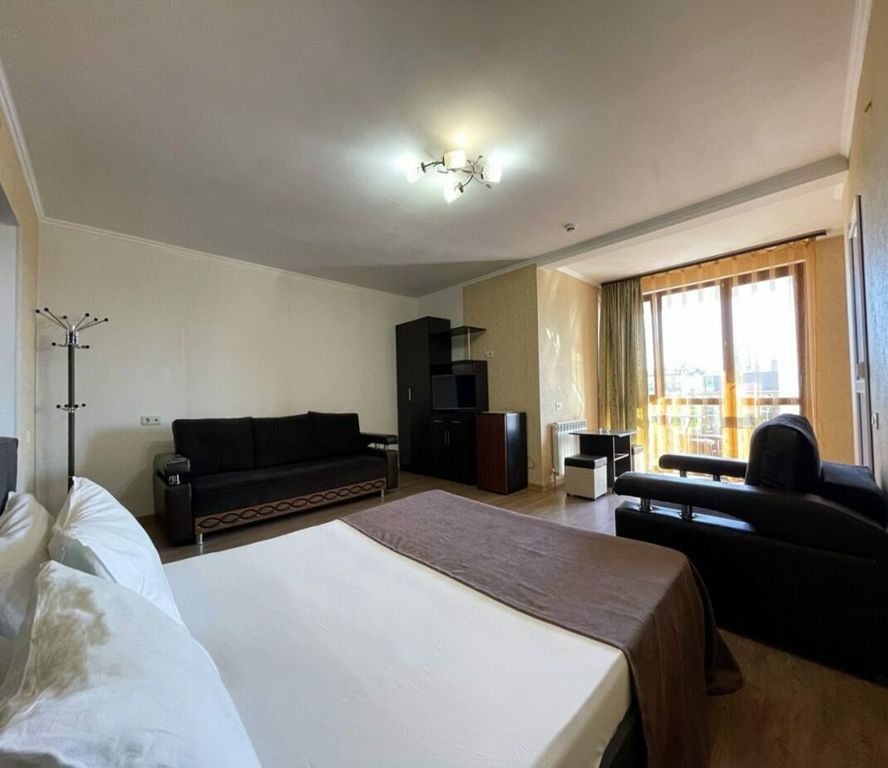 Кристи — Семейный номер с балконом