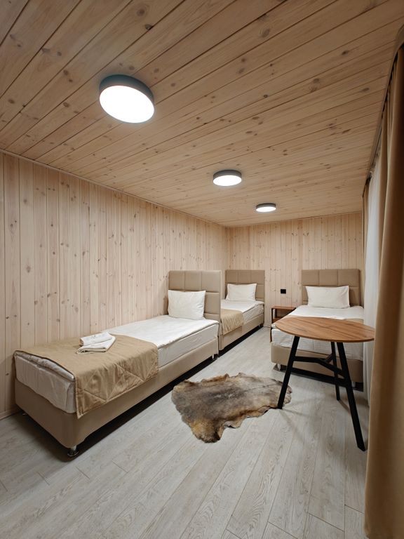 Tash Maral — Трёхместный номер эконом с видом на горы