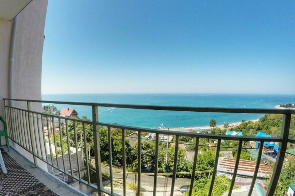 На Хвойной — Трёхместный номер номер с доп. местом с балконом и видом на море