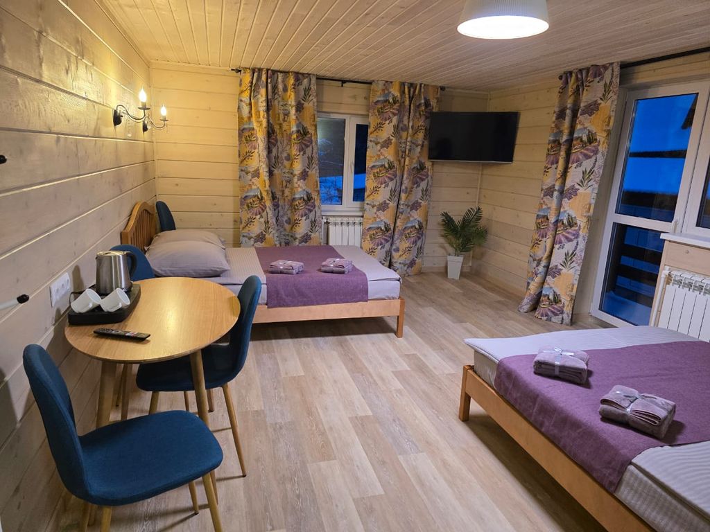 Удачный — Четырёхместный номер стандарт