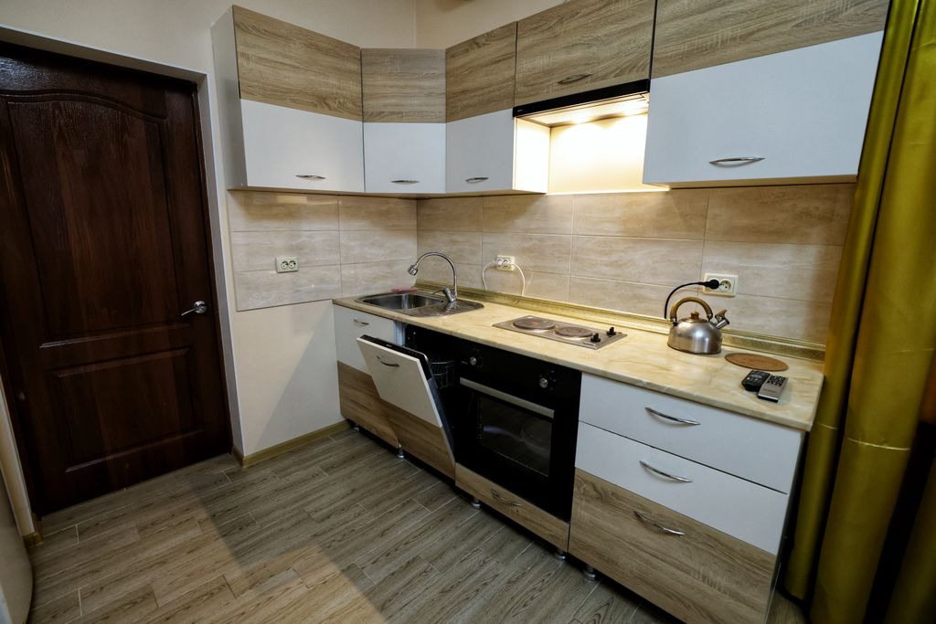 На Хвойной — Трёхместный номер без балкона с видом во двор с кухней