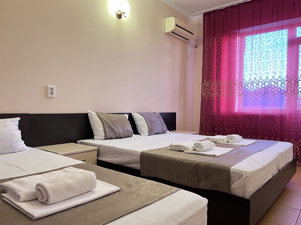 Солнечный — Трёхместный номер улучшенный