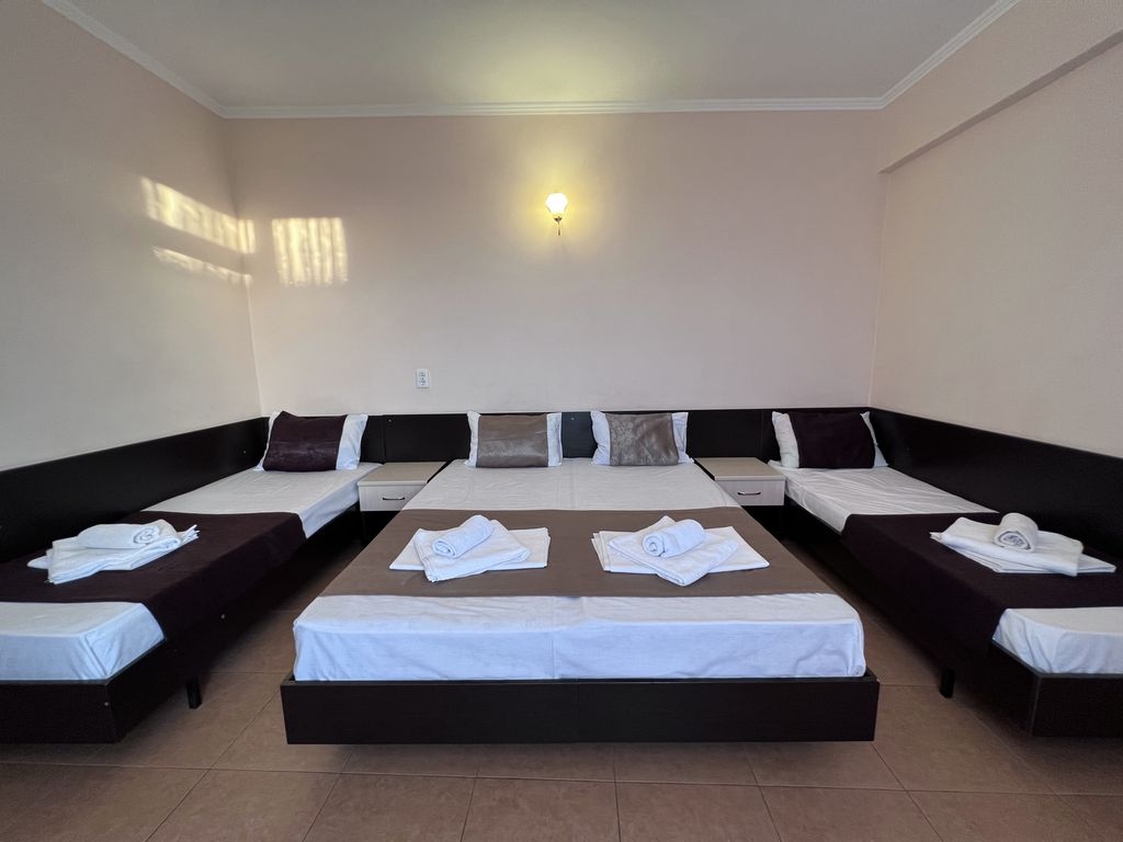 Солнечный — Четырёхместный номер улучшенный