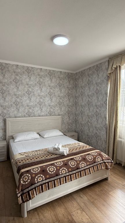 У Антона — Четырёхместный номер двухкомнатный без балкона