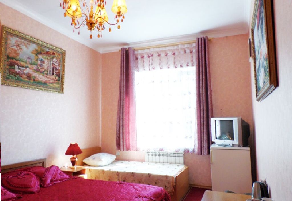 Green Palace — Трёхместный номер C, полулюкс, 1 этаж