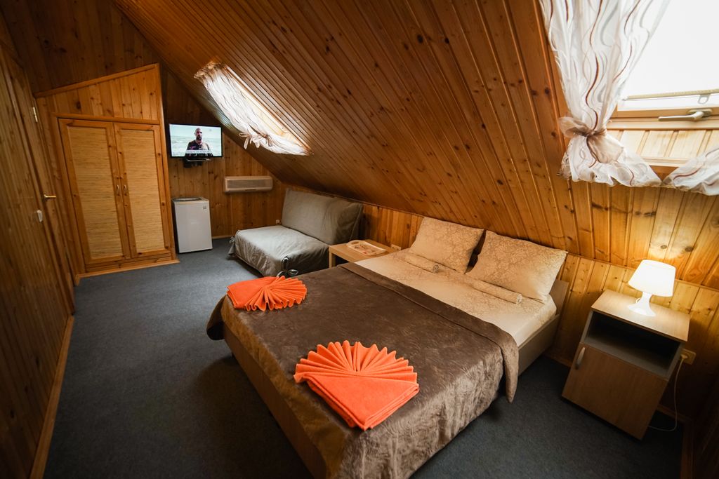 Морской прибой — Четырёхместный номер №10 стандарт мансарда