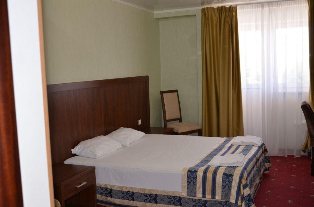 Red — Трёхместный номер улучшенный