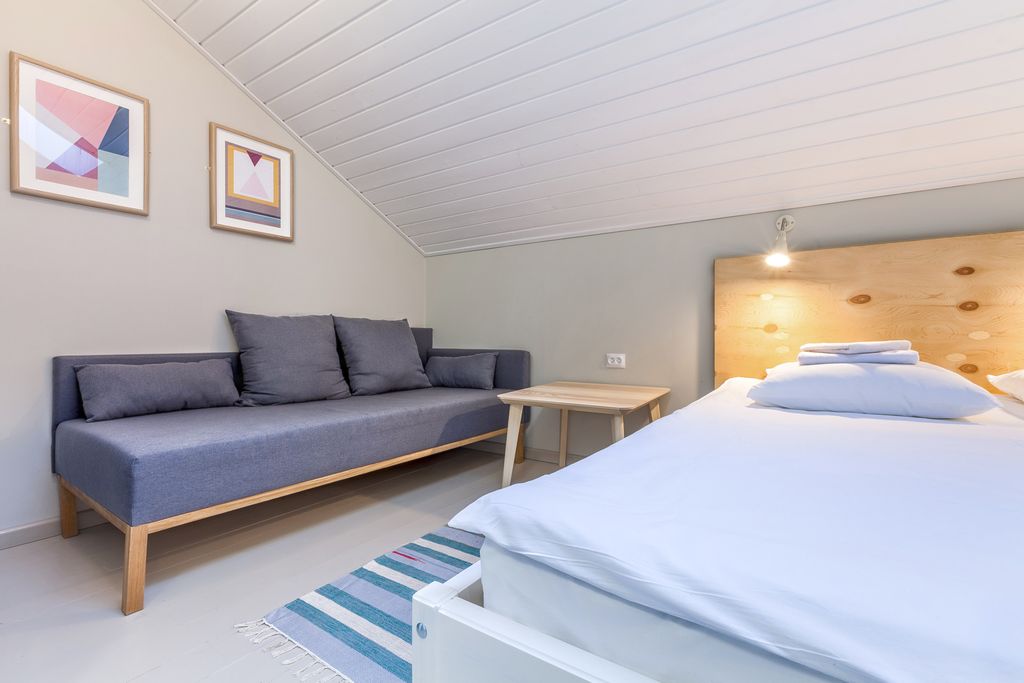 Друзья у Гостиного Двора — Двухместный номер с 1 кроватью и диваном на мансарде