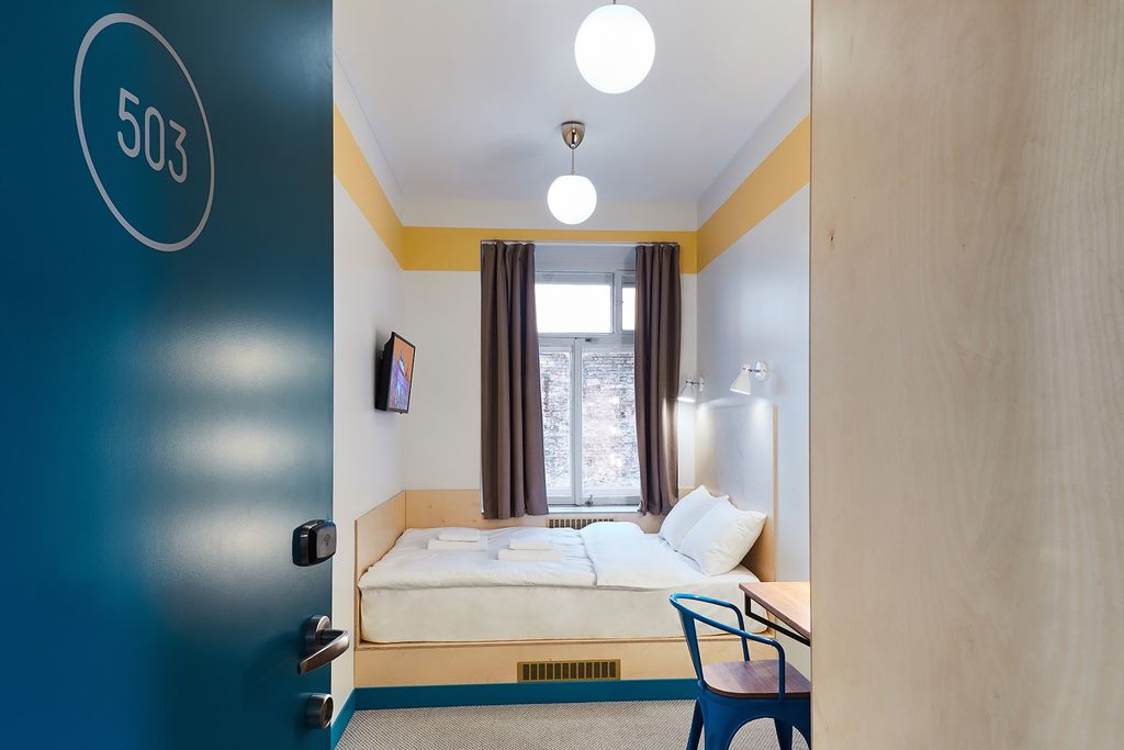 Друзья Лайт — Двухместный номер с 1 кроватью небольшой с удобствами на этаже