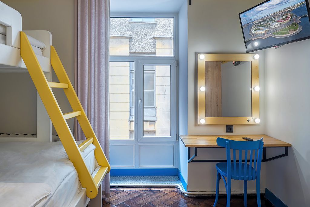 Друзья Лайт — Трёхместный номер стандартный с удобствами на этаже