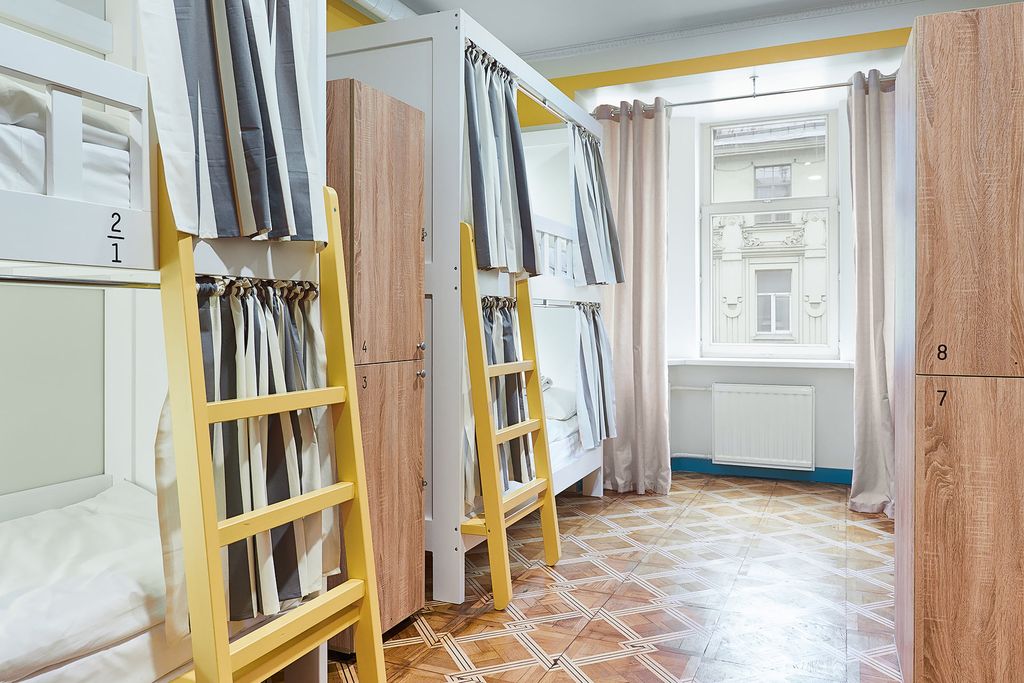 Друзья Лайт — Многоместный смешанный номер 6-местный