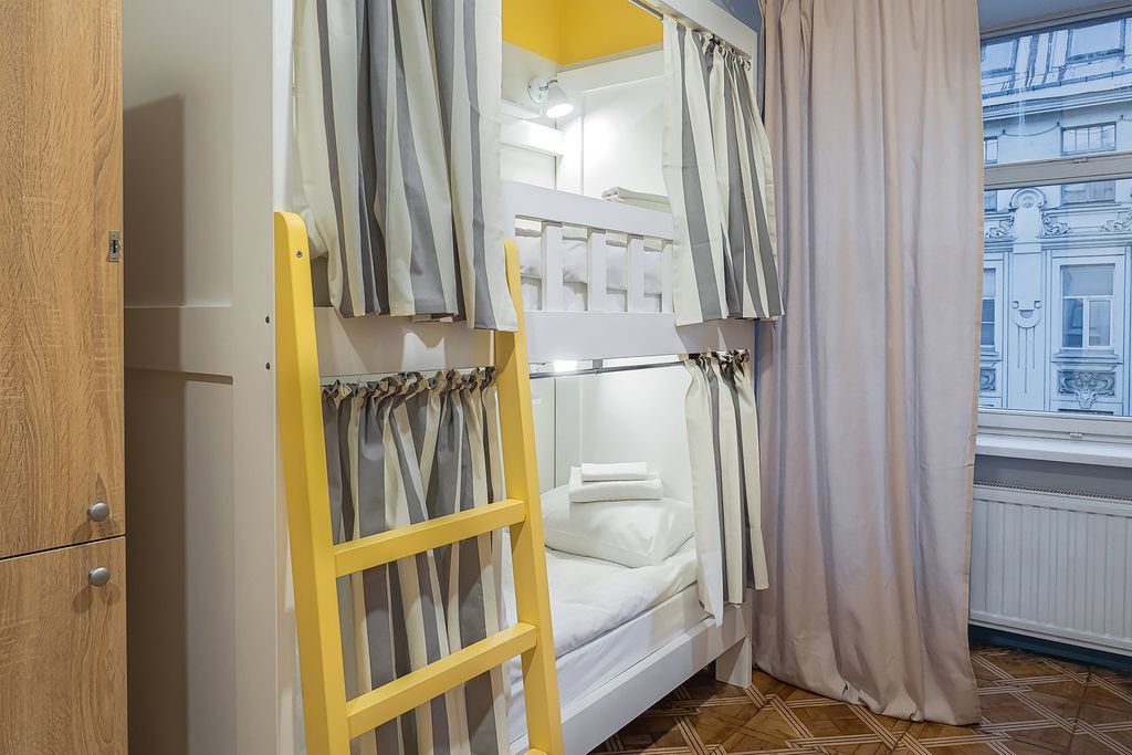 Друзья Лайт — Многоместный женский номер 8-местный