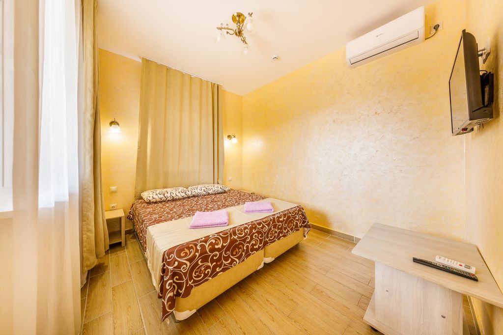 Тюльпан — Двухместный номер с 1 кроватью или 2 односпальными кроватями с террасой