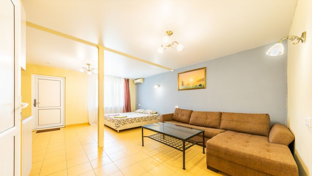 Тюльпан — Семейный номер двухкомнатный с кухней и террасой