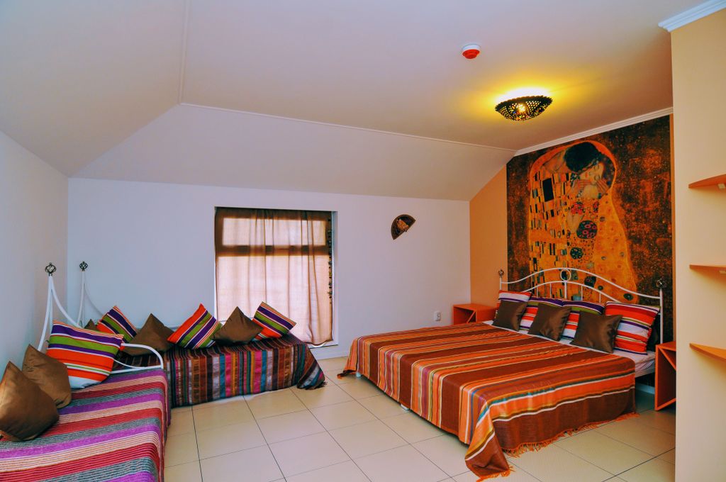 У Верблюжьих горбов — Четырёхместный номер в мансарде Поцелуй