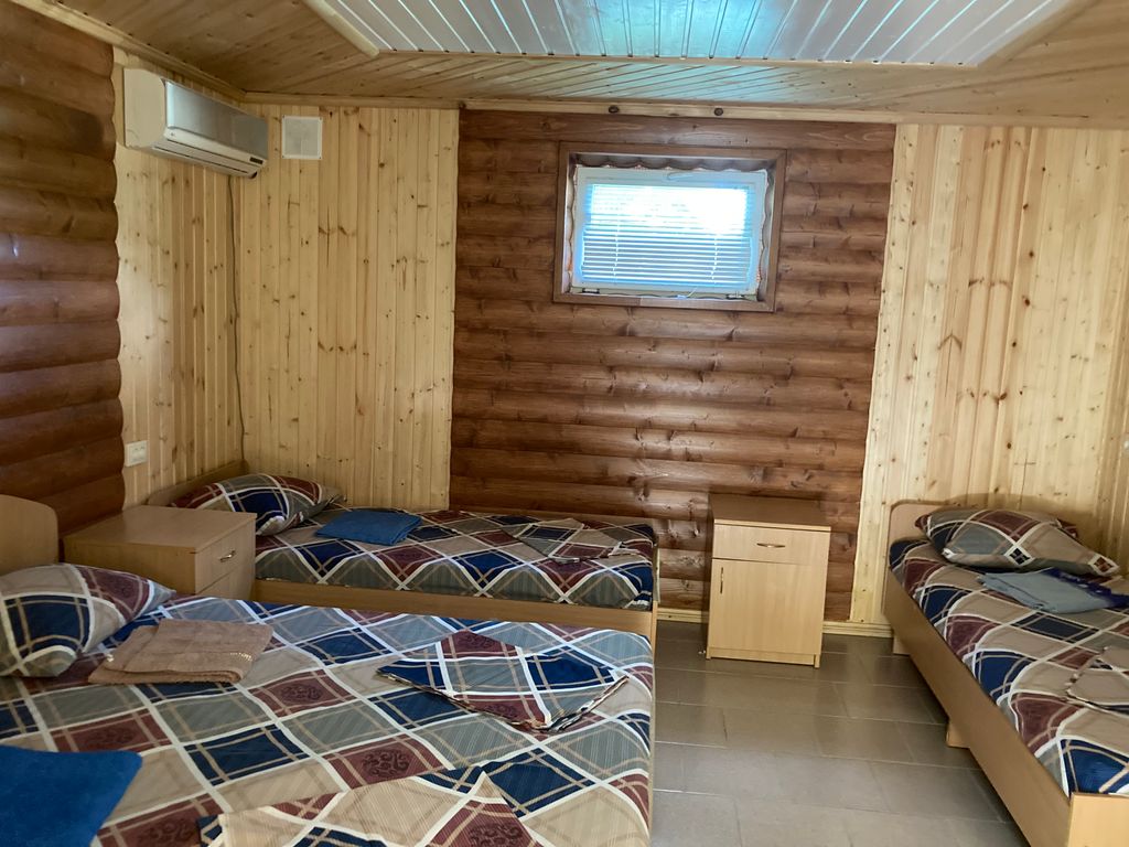 МОРСКОЙ РАЙ(SEA PARADISE) — Четырёхместный номер с кондиционером и всеми удобствами