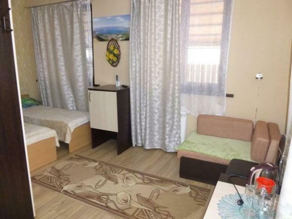 Здравствуй, Геленджик — Трёхместный номер полулюкс