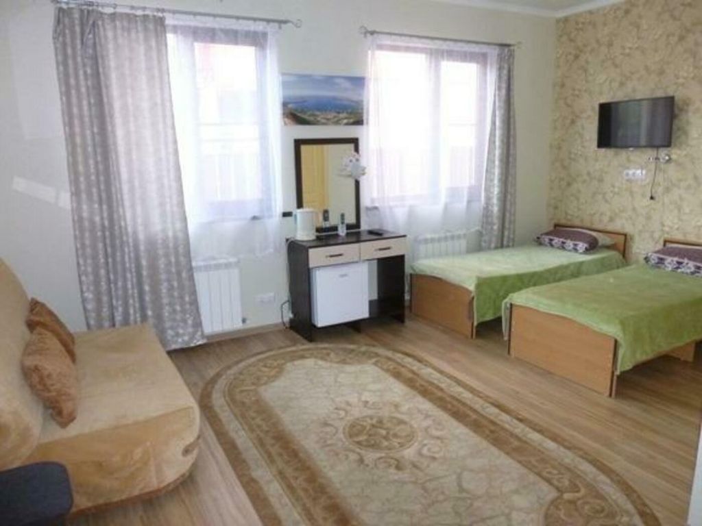 Здравствуй, Геленджик — Четырёхместный номер полулюкс