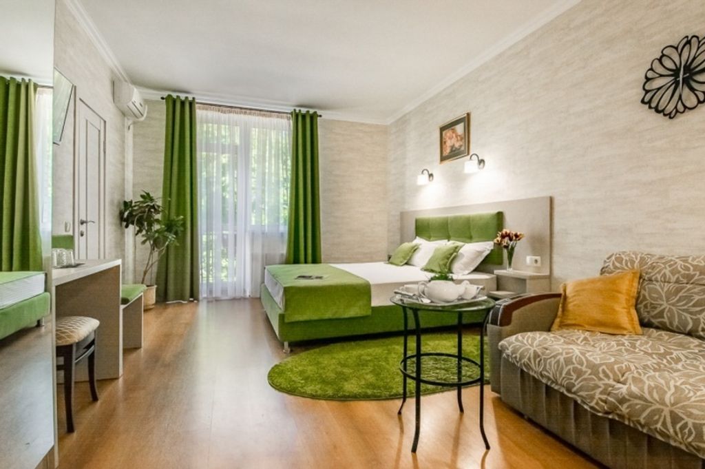 Глициния — Трёхместный номер полулюкс