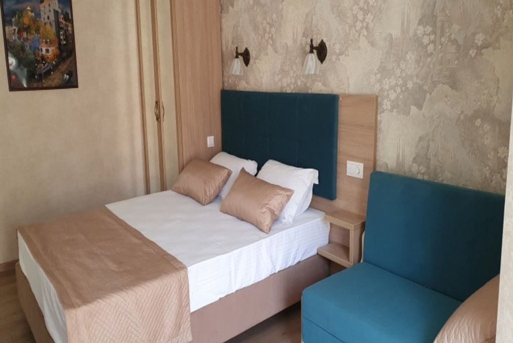 Глициния — Трёхместный номер Люкс тип Б