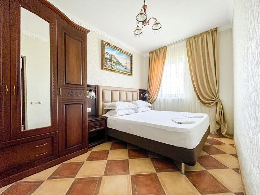 Анжелина — Четырёхместный номер двухкомнатный Люкс (малый) с балконом