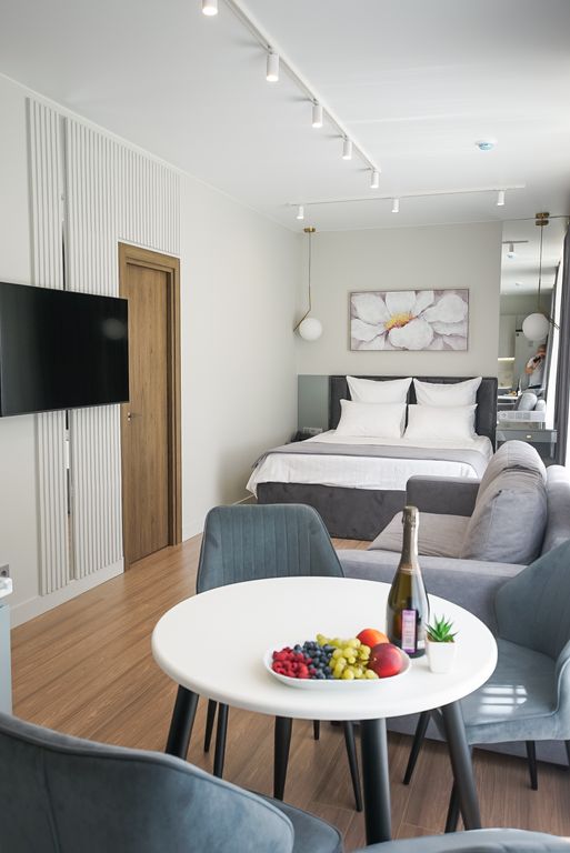 The White Residence — Двухместный номер с 1 кроватью размера queen-size улучшенный делюкс студио (вид во двор)