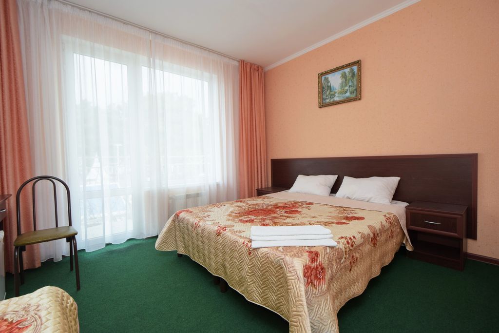 Моя Семья — Трёхместный номер улучшенный с видом на горы