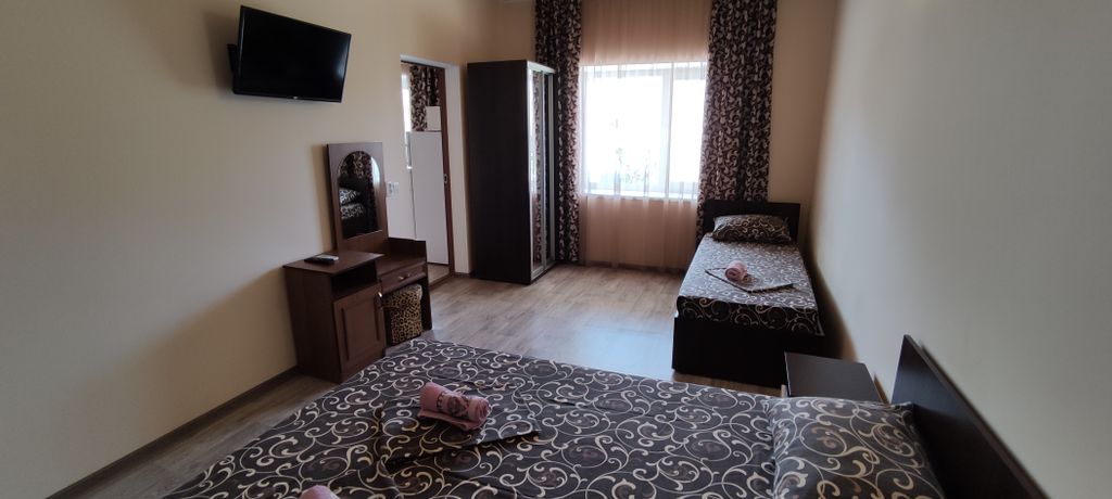 Оазис — Семейный номер люкс с видом на горы