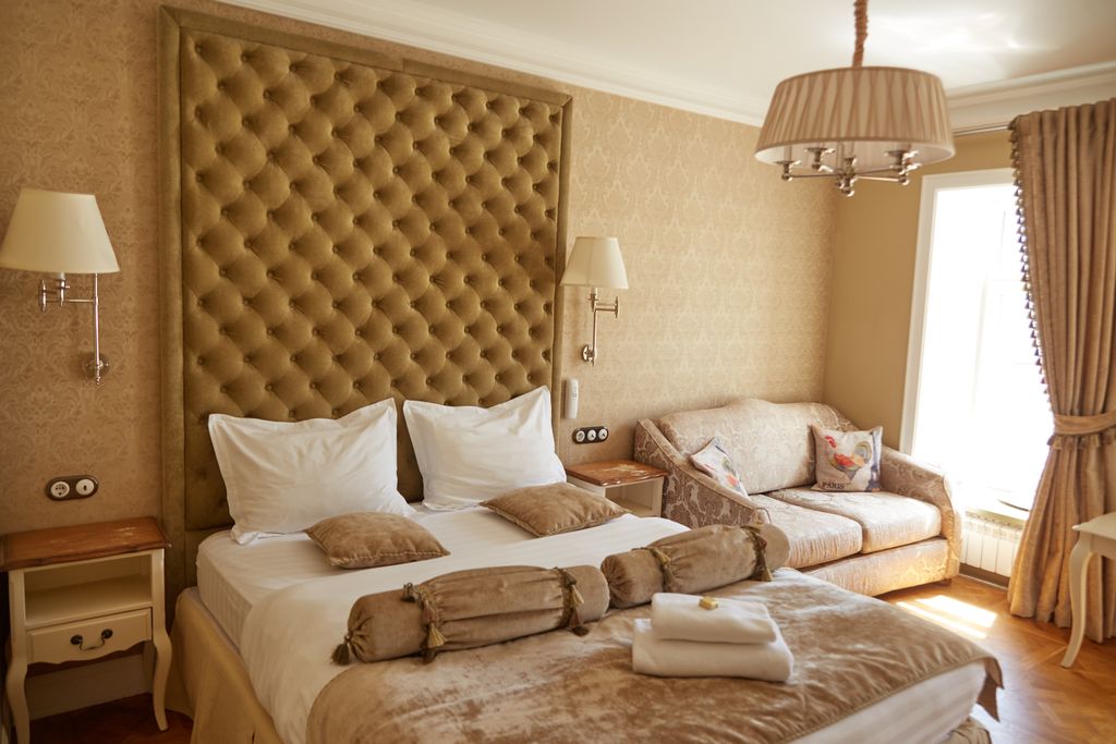 1881 — Трёхместный номер комфорт улучшенный