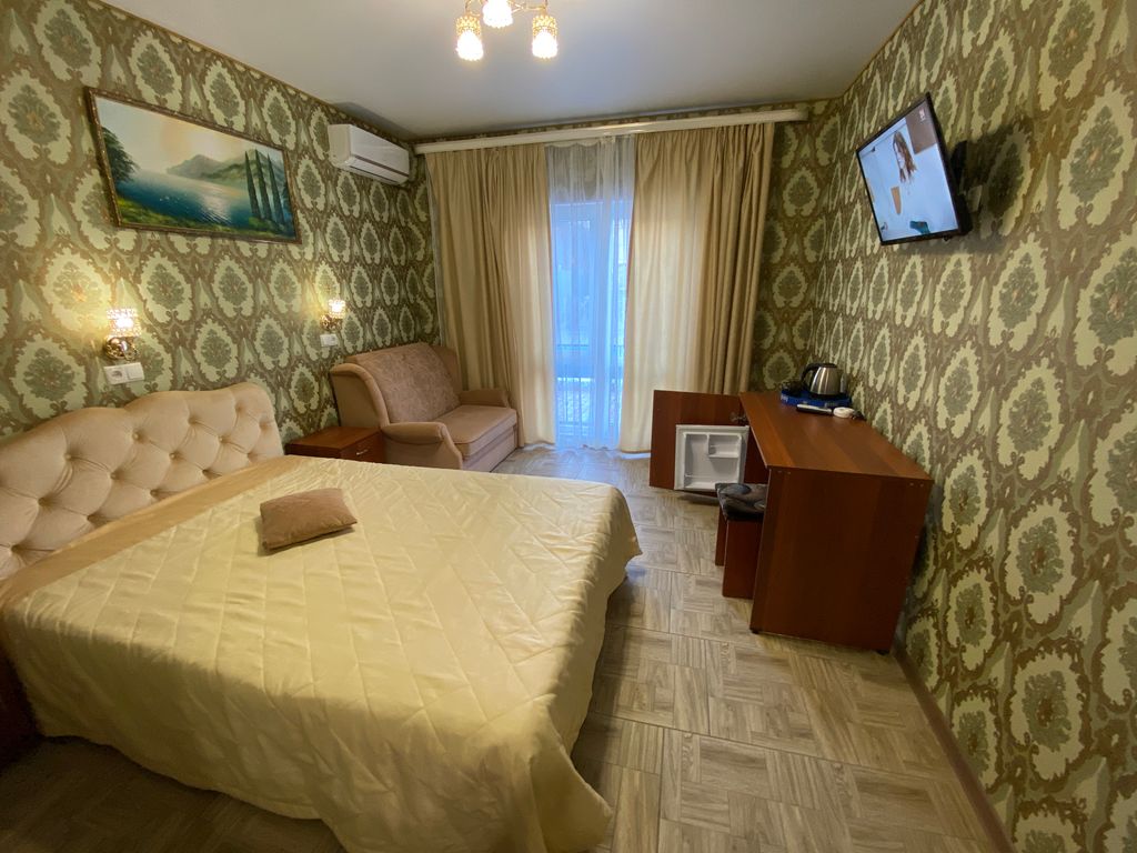 Крепость Кафа — Трёхместный номер люкс с видом на город