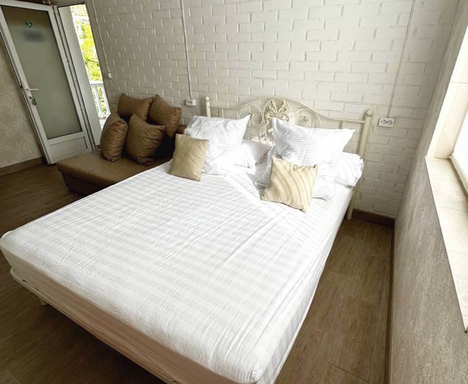 Парфенон — Трёхместный номер стандарт