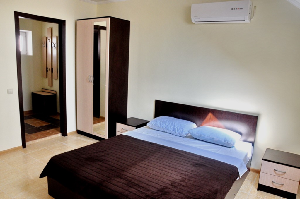 Свет Маяка — Четырёхместный номер 2-комнатный без балкона (новый корпус)