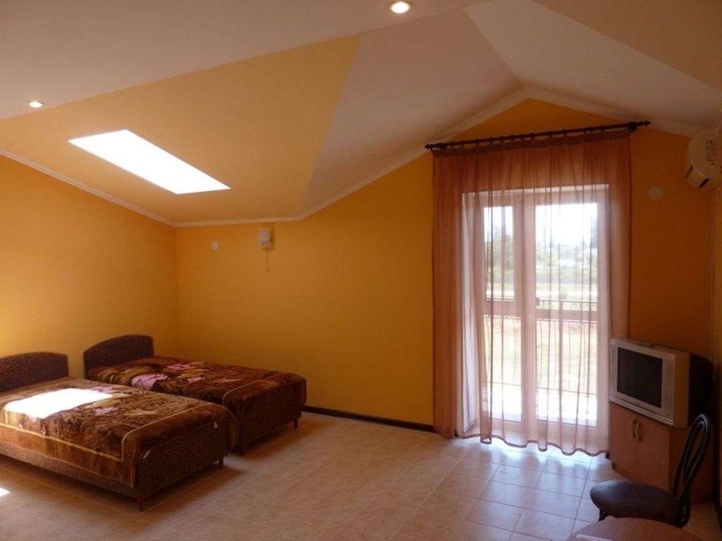 Свет Маяка — Четырёхместный номер с балконом