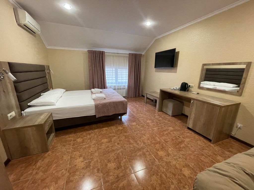 Инфинити — Четырёхместный номер Комфорт №2