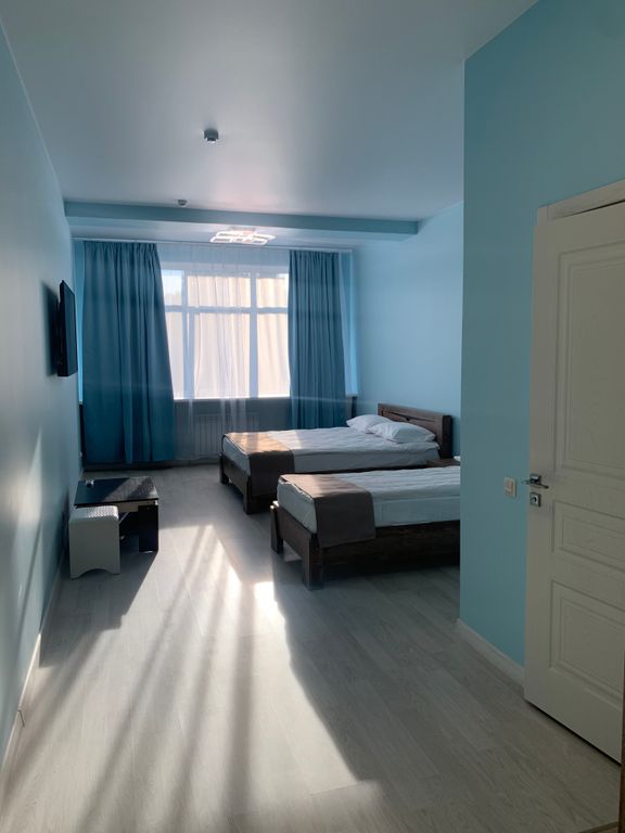 Gorky — Семейный номер трехместный